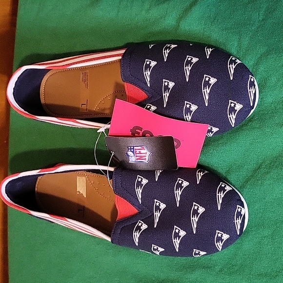 Womens Navy Blue / Red / White New England Patriots Canvas Shoes - Picture 3 of 6
